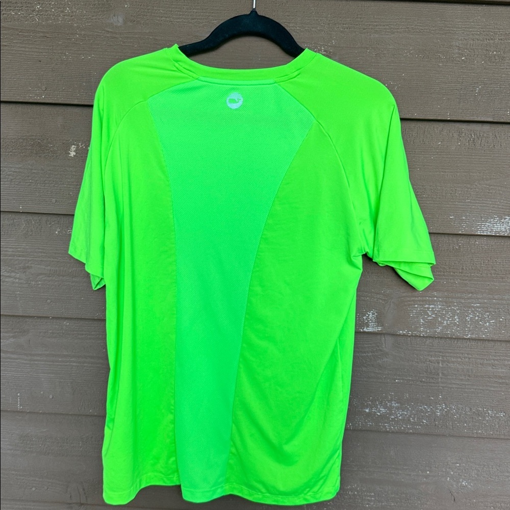 Vineyard Vines Neon Green Performance Men’s Tee size Small - Picture 3 of 4